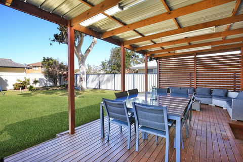 Lazy Days Beach House, Jervis Bay - Pet Friendly, 4 Mins Walk To Beach - Adwords Guide 1