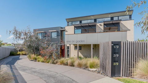 Luxe Townhouse - Linen/WiFi Included - Adwords Guide 0