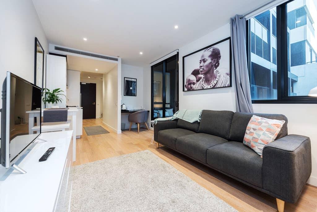 Luxury 1 Bed unit BEST LOCATION IN SOUTH YARRA South Yarra