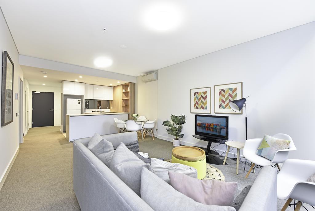 Luxury 1 bedroom  1 study with 1 parking Wentworth Point