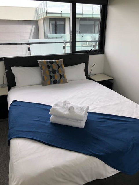 Luxury 2BR Yarra River Views WIFI-Netflix-Pool-Gym - Adwords Guide 3