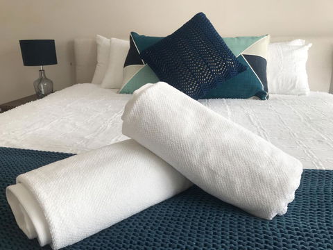 Luxury 4BR Home With KING Bed Lakes Entrance - Adwords Guide 2