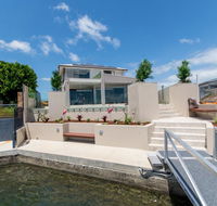 Luxury Waterfront Family Entertainer on Dolphin - Adwords Guide