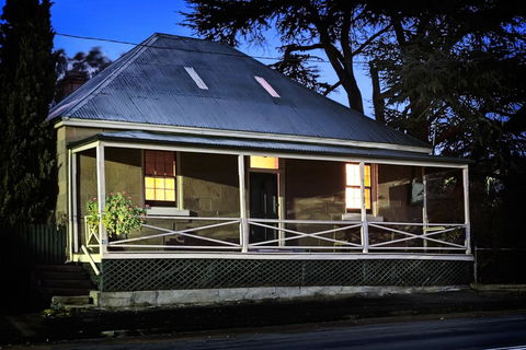 McCauley's Cottage - Adwords Guide 0