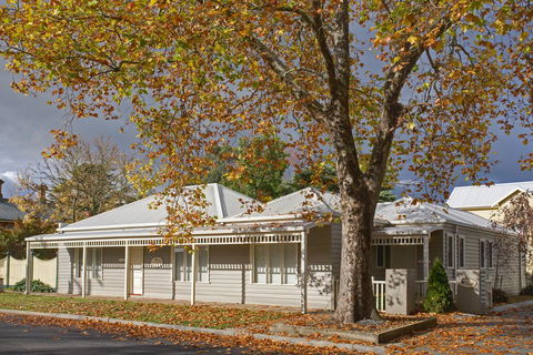 Mews Cottages - Adwords Guide 0