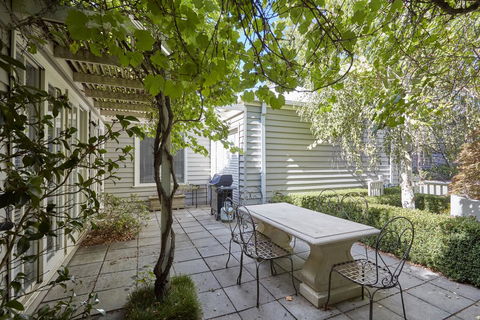 Mews Cottages - Adwords Guide 1
