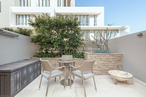 Modern Bronte Apt. W/ Ocean Views, Just Minutes Walk To Beach! - Adwords Guide 1