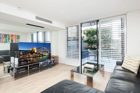 Modern Bronte Apt. W/ Ocean Views, Just Minutes Walk To Beach! - Adwords Guide 0