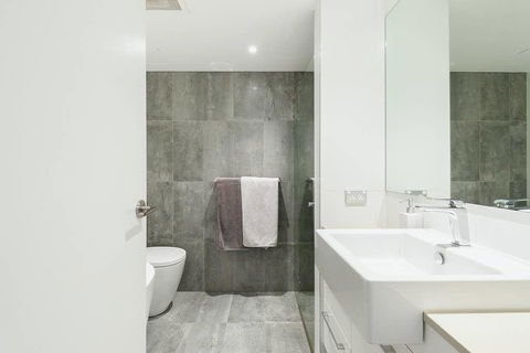 Modern Bronte Apt. W/ Ocean Views, Just Minutes Walk To Beach! - Adwords Guide 2