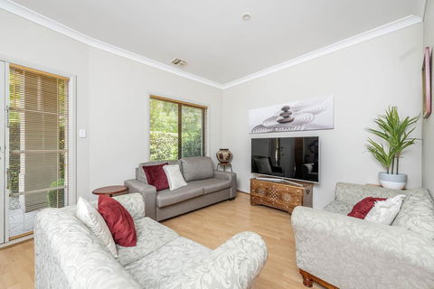 MOMENTS FROM BRADDON & ANU SPACIOUS And RELAXED - Adwords Guide 3
