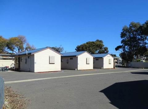 Moonta Bay Cabins - Adwords Guide 0