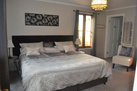 Mulberry Cottage Unique B&B Accommodation - Adwords Guide 0