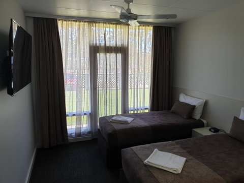Naracoorte Hotel Motel - Adwords Guide 3