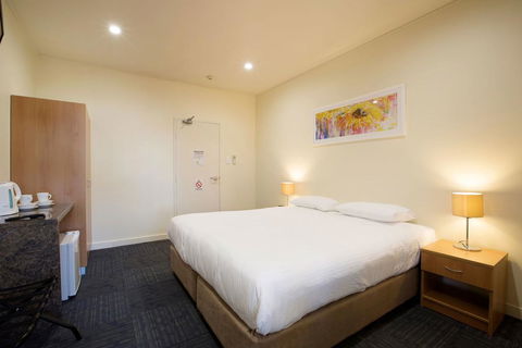Nightcap At High Flyer Hotel - Adwords Guide 1