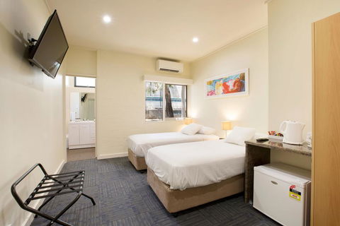 Nightcap At High Flyer Hotel - Adwords Guide 2