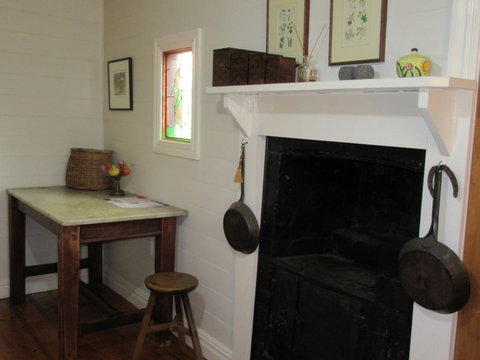 Nivani 1880's Cottage - Adwords Guide 1