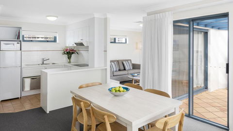 Oaks Gold Coast Calypso Plaza Suites - Adwords Guide 3