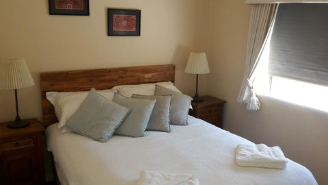 Ocean Sunsets - 2 Bedroom Converted Warehouse Apartment - Adwords Guide 2