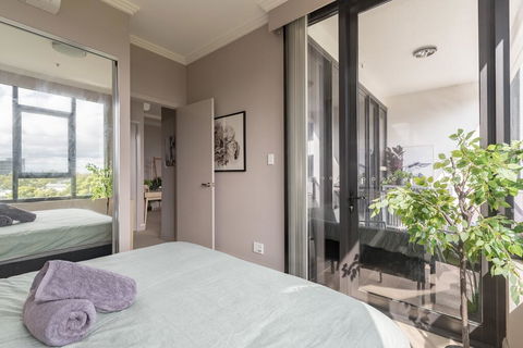 Olympic Park Near Qudos Bank Arena King Bed 1BR 1Bath Sleeps 6 Air-cond Parking - Adwords Guide 2