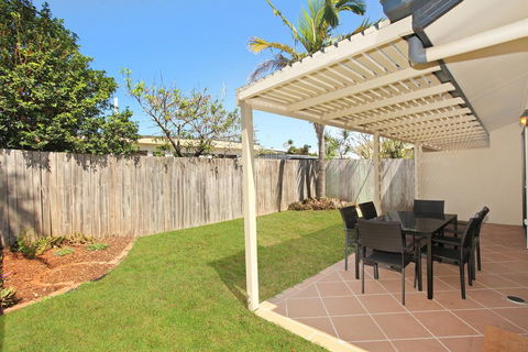 Oomoo 27b - 4 BDRM Townhouse - Close To Beaches - Adwords Guide 1