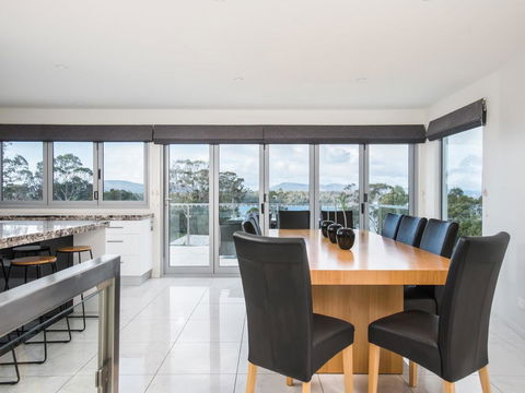 Paradise Point - Tamar Valley 14 Persons Residence With Pool - Adwords Guide 0
