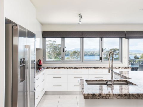 Paradise Point - Tamar Valley 14 Persons Residence With Pool - Adwords Guide 3