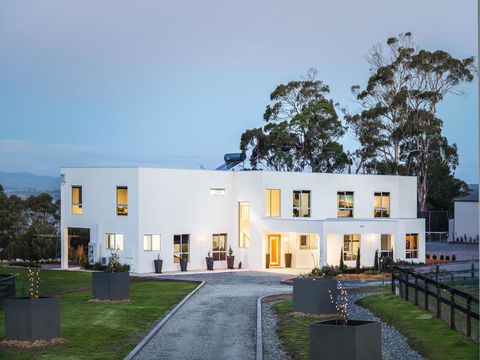 Paradise Point - Tamar Valley 14 Persons Residence With Pool - Adwords Guide 1