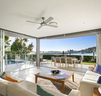 Pavillion 17 - Waterfront Spacious 4 Bedroom With Own Inground Pool And Golf Buggy - Adwords Guide