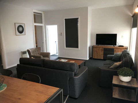 Penguin Seaside Motel - Adwords Guide 2