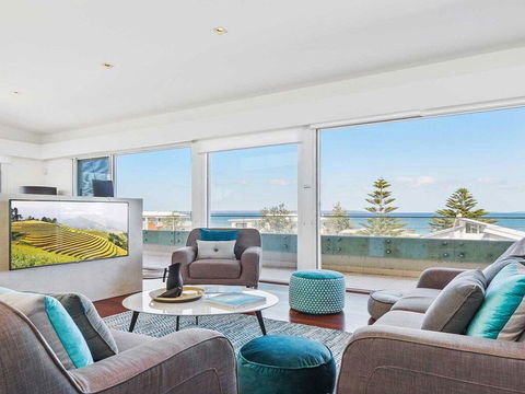 Perpendicular Penthouse - Modern Beachside Apartment - Adwords Guide 0