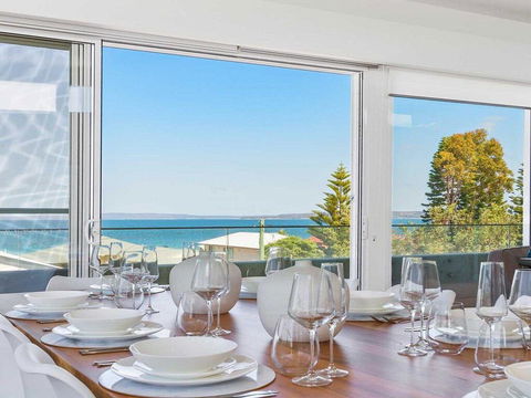 Perpendicular Penthouse - Modern Beachside Apartment - Adwords Guide 2