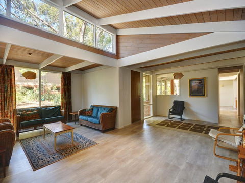Pet Friendly - Large 4 Bedroom Home - Adwords Guide 3
