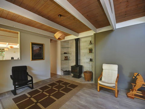 Pet Friendly - Large 4 Bedroom Home - Adwords Guide 0