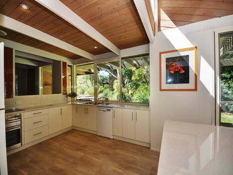 Pet Friendly - Large 4 Bedroom Home - Adwords Guide 1