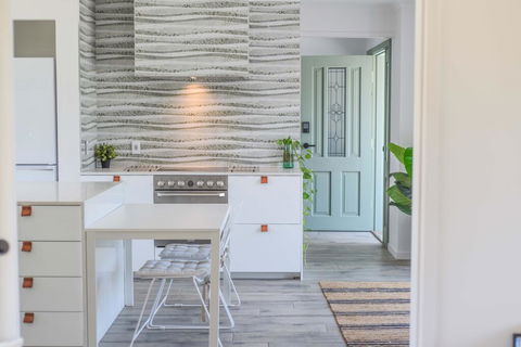 Quiet Pet Friendly Home 3 Houses To Beach Entry With Private Pool Walk To Shops - Adwords Guide 0