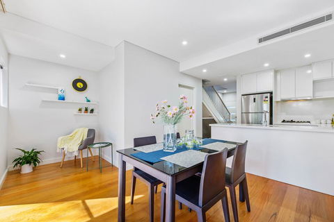 Relax In A Spacious & Modern Townhouse In Asquith - Adwords Guide 2
