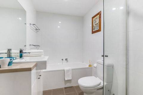 Relax In A Spacious & Modern Townhouse In Asquith - Adwords Guide 1