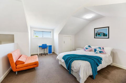 Relax In A Spacious & Modern Townhouse In Asquith - Adwords Guide 3