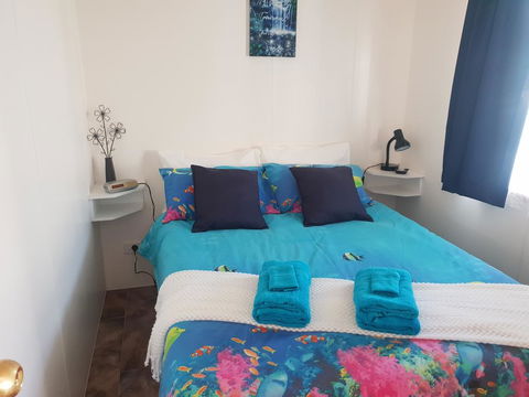 Rocks Retreat Cabin - Seal - Adwords Guide 3