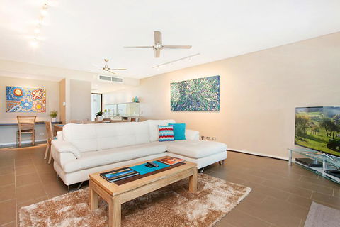 Saltwater Suites - 1,2 & 3 Bed Waterfront Apartments - Adwords Guide 1
