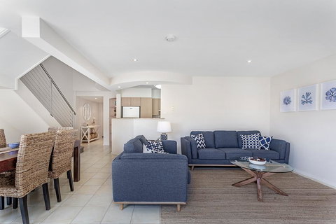 Sandcastles Unit 7 - Fingal Bay - Adwords Guide 3