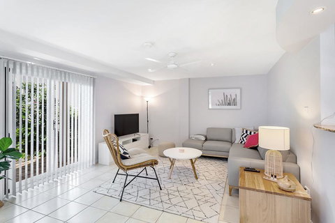 Sandcastles, 1/8 Ala Moana Way - Adwords Guide 0