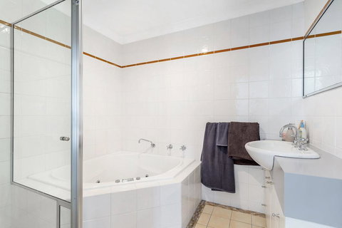 Sandcastles, 1/8 Ala Moana Way - Adwords Guide 3