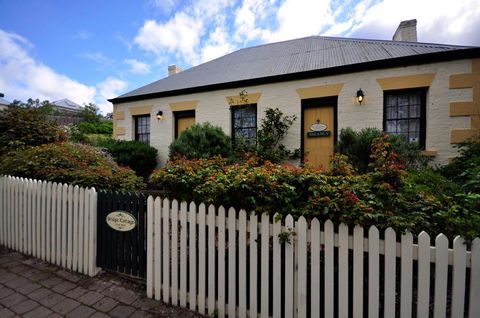 Sargeants & Armoury Cottages 1823 - Adwords Guide 1