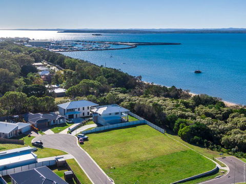 Sea Breeze Esplanade, Beachfront, Close Marina Hervey Bay - Adwords Guide 0