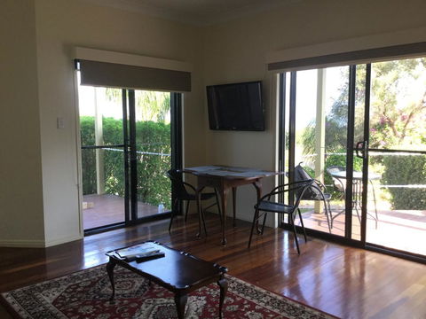 Sea Breeze Esplanade, Beachfront, Close Marina Hervey Bay - Adwords Guide 2
