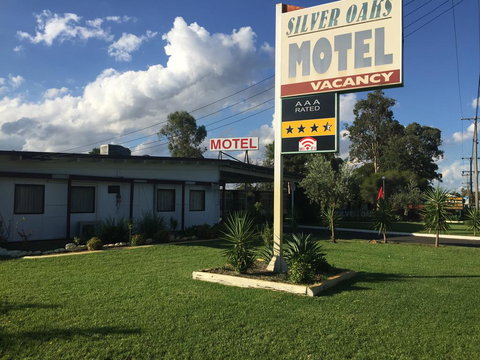 Silver Oaks Motel - Adwords Guide 2