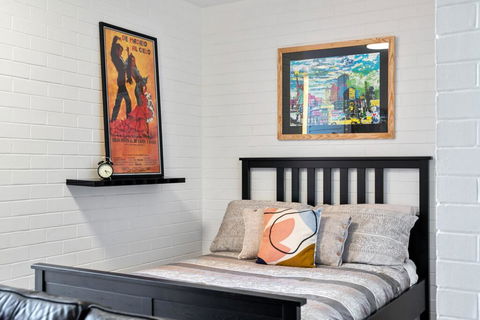 Soho Chic Apartment - Adwords Guide 0