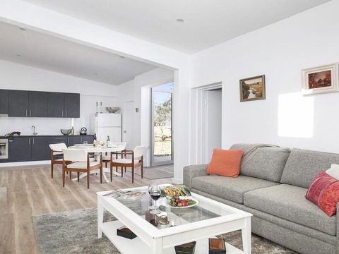 Somerton Barn - Rural Tranquility & Country Comfort - Adwords Guide 1