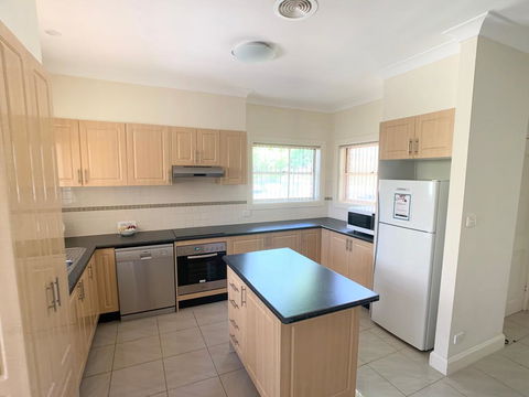 Spacious 2 Bed, 2 Bath Villa - Central Location - Quiet - Adwords Guide 1